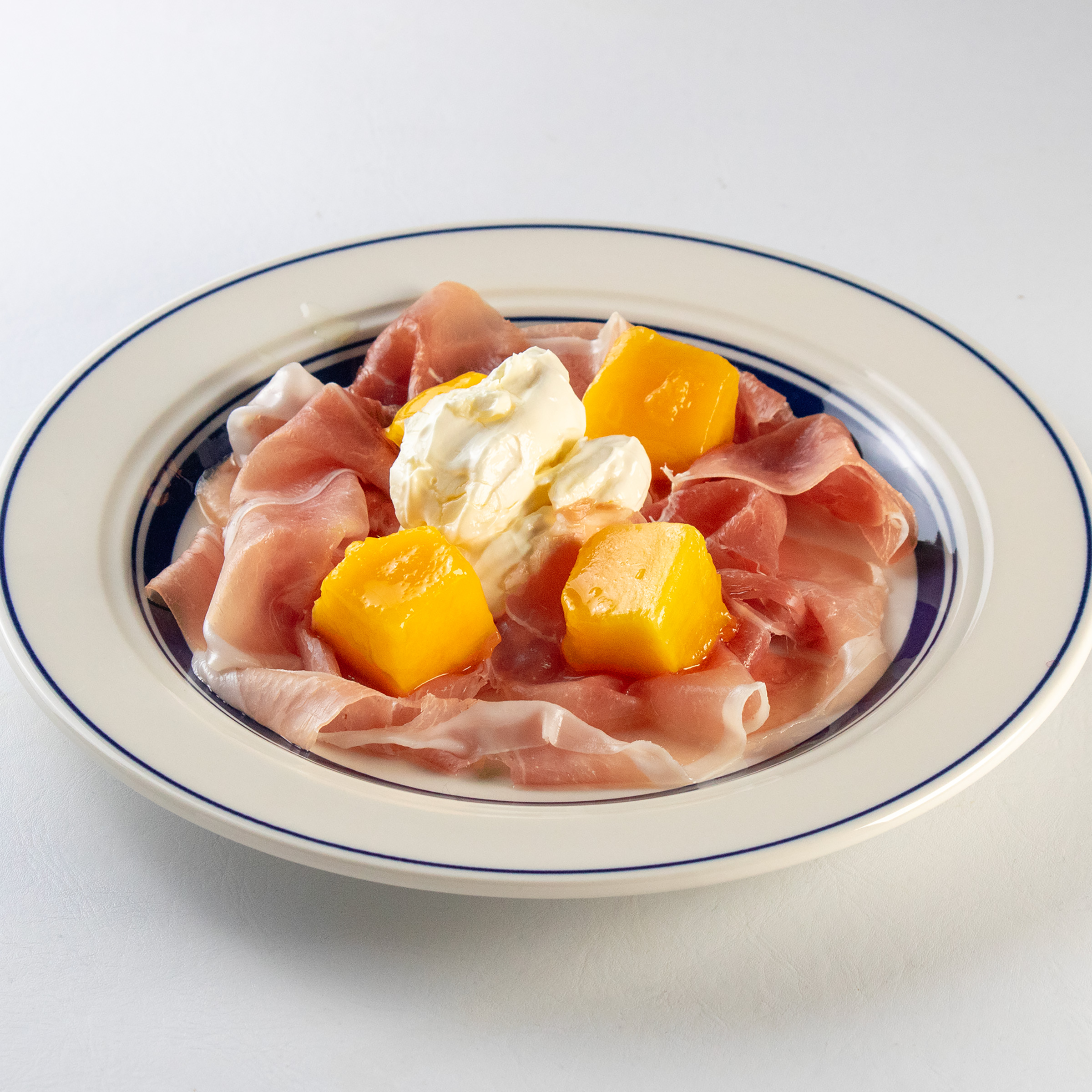 ”生ハムとマンゴーのハニーマスカルポーネ”